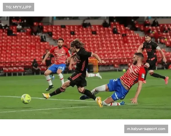 埃尔切主场迎战巴萨 防守反击战术面临考验